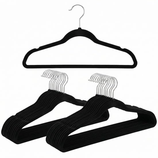 Cintres à vêtements en velours : la solution pour éviter les vêtements qui glissent