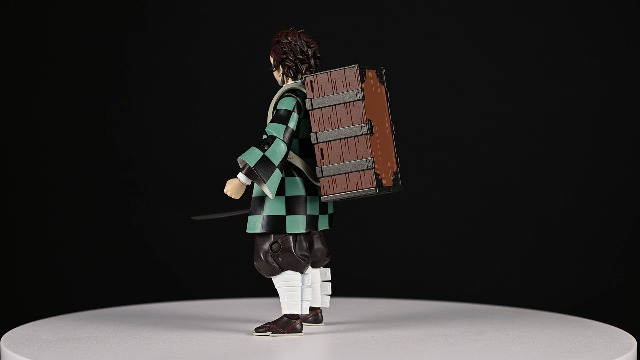 Demon Slayer Tanjiro Kamado (with Nezuko Box) 7in Action Figure