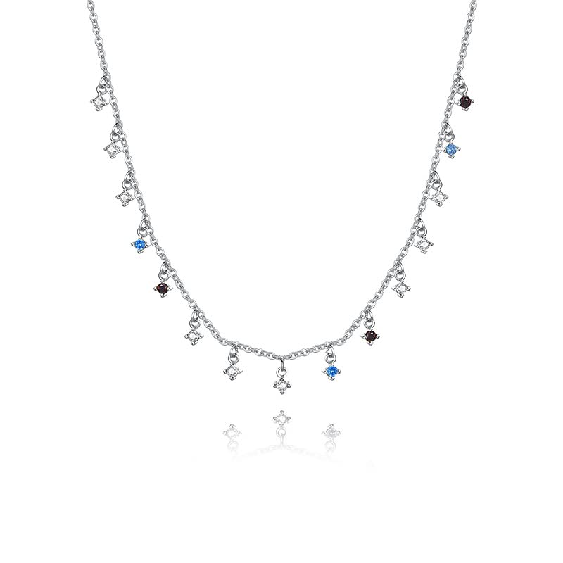 Collier géométrique carré précieux avec zircon scintillant sur chaîne fine