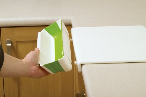 Planche à découper avec bac pour stopper le plan de travail encombré d'épluchures