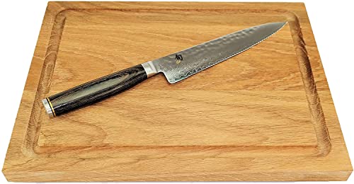 Kai Shun Tim Mälzer offerta set  TDM-1722 Coltello multiuso, lama in Damasco da 16,5 cm con bordo seghettato  + tavola di rovere fatta a mano 30x22 cm  VK: 209, -...