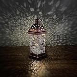 Lanternes en métal de style marocain : ces lanternes présentent un beau design marocain, ajoutant une touche d'élégance à n'importe quel espace. Disponibles en petites, moyennes et grandes tailles, elles sont polyvalentes pour diverses utilisations.