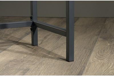 Close-up of the charter oak wood grain on the table top