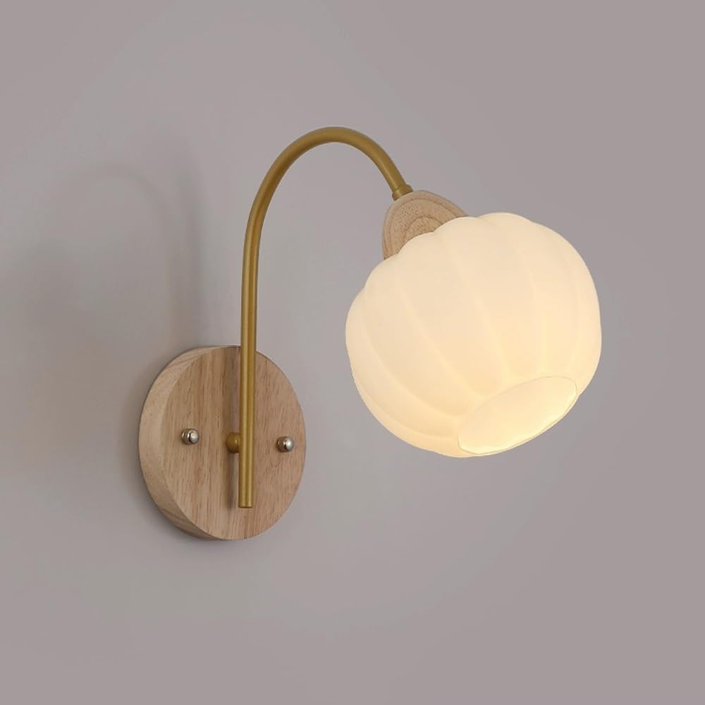 Lampe de chevet murale bois et globe en verre pour une ambiance de chambre cosy