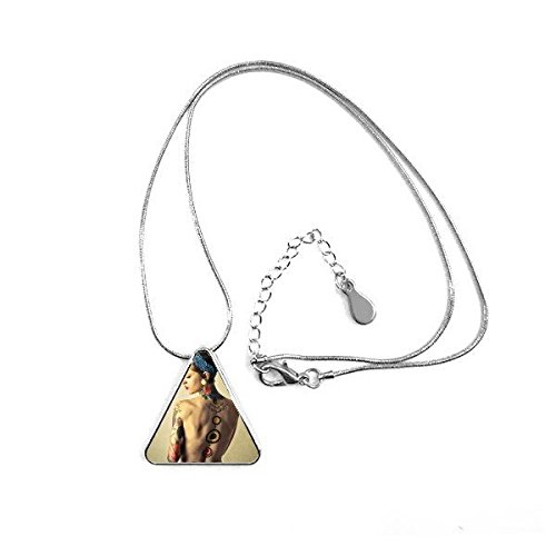 Collier femme motif nu beauté idéal pour sublimer une tenue de soirée