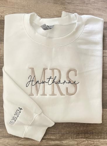 NAZENTI Custom Embroidered Mr & Mrs Sweatshirt & Hoodie, Personalized Couple Names, Custom Date On Sleeve, Engagement Gift3