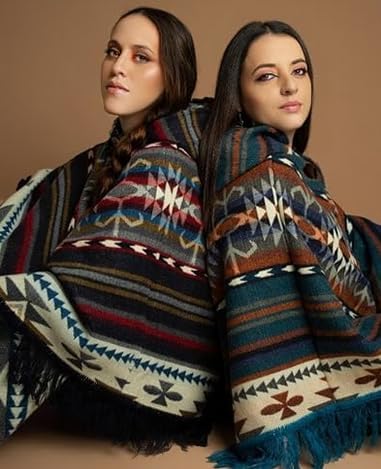 Poncho elegante de lana de Alpaca. Gama de colores. Casual. Ligero, Abrigado. Ecuatorian (Natural)