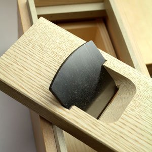 Amazon｜木製 かつお節削り器 王座 本格 鰹節 削り器 鰹箱 日本製