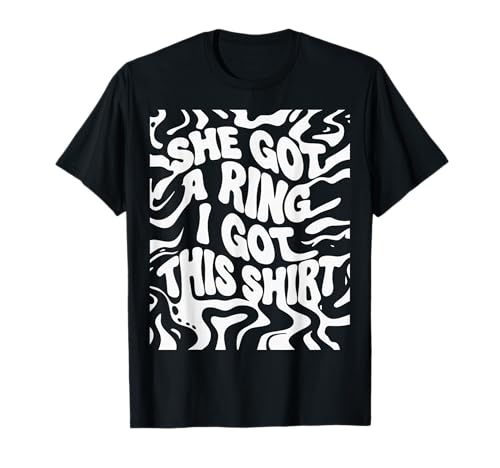 Funny She Got a Ring I Got Is This Fiance Engagement Costume Camiseta