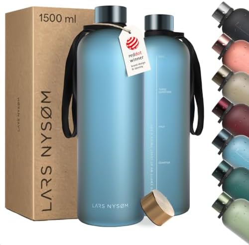 LARS NYSØM Wasserflasche 1,5l - Tritan Trinkflasche Kohlensäure Geeignet | Sportflasche mit Trageschlaufe und 2 Deckeln - Ultraleicht, bruchsicher und auslaufsicher - Trinkerinneru