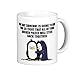 Orama MUG171 - Tazza in ceramica bianca con scritta "Loving pinguine one day someone is going to hug sie so stretto"