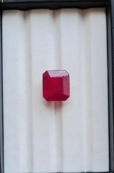 Rubis Pierres précieuses naturelles Cristaux de guérison en pierre taillée octogonale pour juillet Cristaux rouges assortis