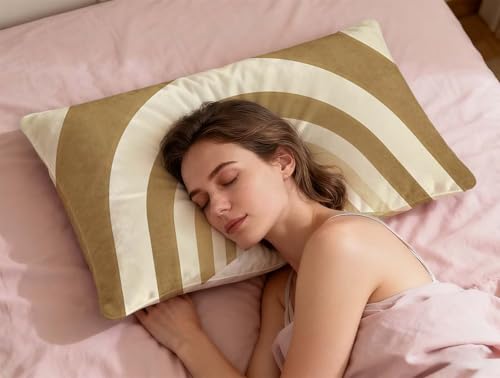 Velours avec fermeture eclair invisible pour cette housse de coussin brun 40x80