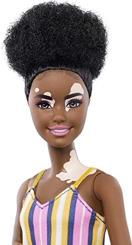 Muñeca Barbie Fashionistas #135 con cabello rizado natural y vitíligo miniatura 3