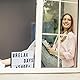 Relaxdays Light Box, Leuchtbox Set mit 85 Zeichen, Buchstaben, LED Leuchtschild, HxBxT: 22 x 30 x 4,3 cm, weiß/schwarz