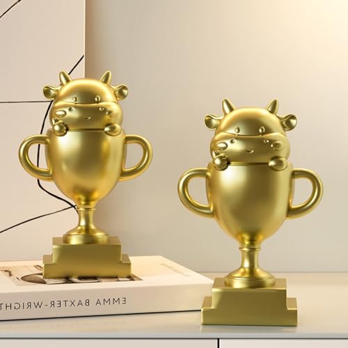 Statue de vache dorée pour dynamiser votre ornement de bureau chic