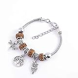 El brazalete es el accesorio perfecto para la ronda de su atuendo.Con su diseño simple de filigrana con el elegante nudo, definitivamente atrae las miradas curiosas.