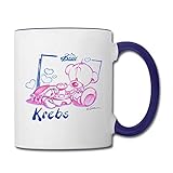 Der klassische Henkelbecher für Kaffee, Tee und andere Lieblingsgetränke überzeugt durch dezente Farbkontraste. Die perfekte Geschenkidee für jemanden, der zwar alle Tassen im Schrank hat, aber sich trotzdem über einen coolen Kaffeepott freut.