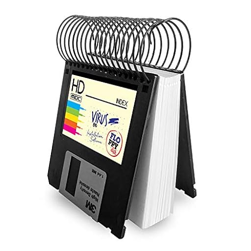 Taco de notas libreta pequeña hecha con disquetes de 3.5 - Bloc notas de 100 hojas blancas, floppy disk, diseño Grunge regalo friki informático retro vintage, reciclado hecho a mano tamaño 9x8,5 cm | Ya disponible en tu tienda friki favorita! En mundofriki.es! Taco de notas libreta pequeña hecha con disquetes de 3.5 - Bloc notas de 100 hojas blancas, floppy disk, diseño Grunge regalo friki informático retro vintage, reciclado hecho a mano tamaño 9x8,5 cm | Ya disponible en tu tienda friki favorita! En mundofriki.es!