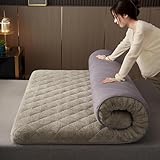 【Pliable】 Ce surmatelas matelassé peut dormir confortablement à tout moment, n'importe où, dans le placard, peut être enroulé, posé sur le sol, lu et s'endormir. Il peut être facilement enroulé lorsqu'il n'est pas utilisé, adapté aux petits appartements et aux espaces plus petits, économisant efficacement l'énergie de l'espace de vie et facilitant vos déplacements.