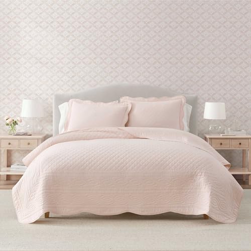 Image of Martha Stewart - Queen Size Quilt Set, Soft & Breathable Cotton Percale Quilted Bedding with Matching Pillowcases, Scalloped Edge Bed Set, Vintage Scallop Pink