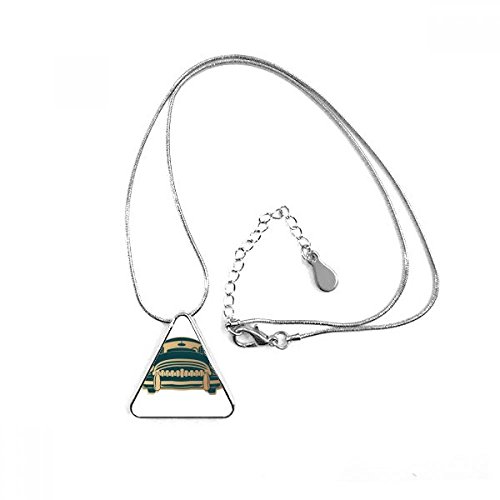 Collier motif cars triangle vert avec chaîne pendentif silhouette voiture classique homme