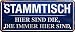 Produktbild WOGEKA ART Retro Blechschild - Stammtisch, hier sind die, die immer - witziger Spruch als Geschenk-Idee zum Geburtstag Weihnachten Dekoration 28x12 cm Vintage-Design Metall 1593