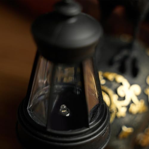 Farol gótico solar de calavera para decorar tu mesa de jardín o terraza este verano 7