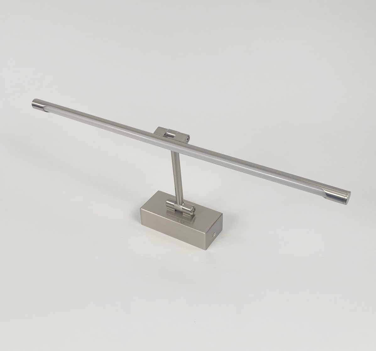 LED-Wandleuchte zur Beleuchtung von Bildern, Spiegeln, Wandgemälden, traditionell und elegant, 8 W, warmer Lichtton 3000 K, mattes Nickel, gelenkig und verstellbar. 48cm