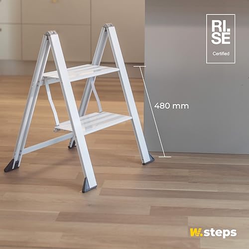 Weisse Alu Trittleiter Vikingstep Midi von W.Steps I 480mm hoch I Belastbar bis 150kg I Kompakte Aluminium Klapptrittleiter mit 2 Stufen I Nur 35mm breit I 3169011