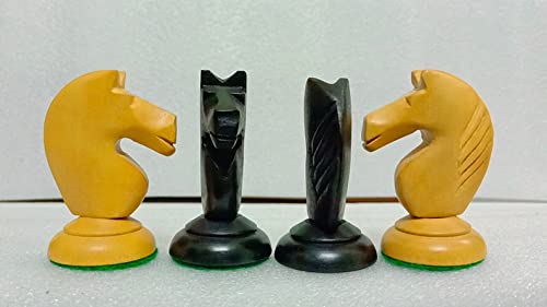 Nur gewichtete Schachfiguren der Russischen UdSSR, 1950er sowjetisch-lettisch reproduziertes gewichtetes Schach-Set aus Ebonisiertem Buchsbaum und antikem Buchsbaum, 10,4 cm König