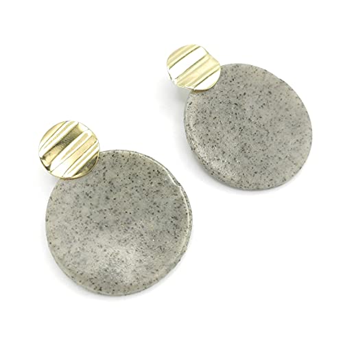 Boucles d'oreilles rondes grises, l'alliance de la terre et de l'or