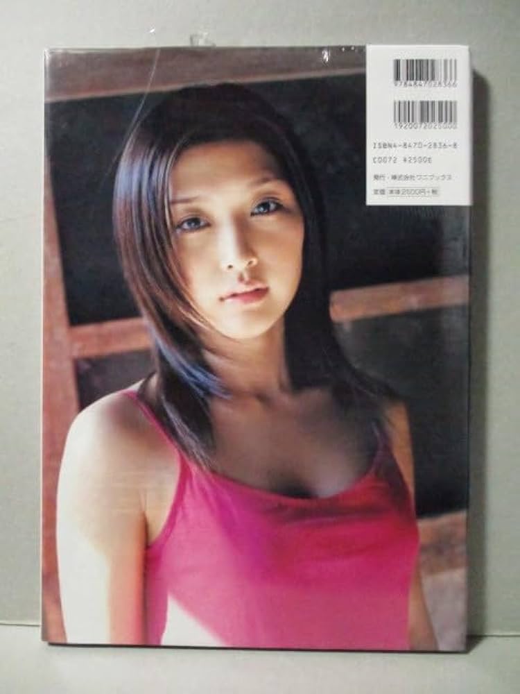 Amazon.co.jp: 品 石川梨華 写真集 「華美」 モーニング娘