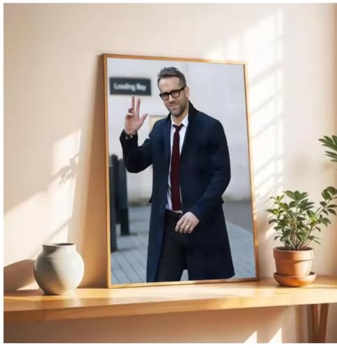 Poster Ryan Reynolds en toile pour decorer un mur de salon vide 50x70 cm