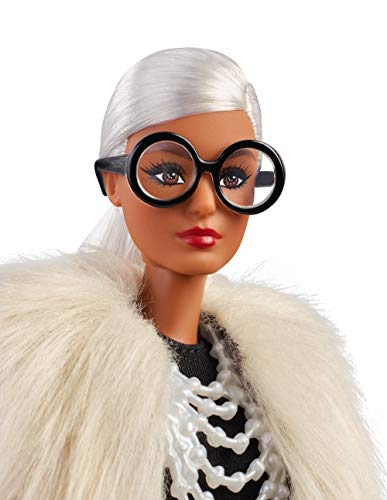 Barbie FWJ27 Signature Styled By Iris Apfel Collector Puppe für Sammler, Modeikone mit Fellweste, ab 6 Jahren – Bild 5