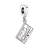 kassettenmarkise Die Worte „Our love songs“ und „Mix Tape“ sind ebenfalls in das Charm eingraviert