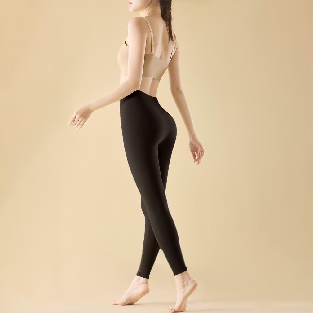 スカートやパンツの下にも重ね着しやすい