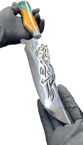 Faca Artesanal para Churrasco, 20 cm, Lâmina com Gravura de Cavalo, Cabo em Madeira com Resina Azul