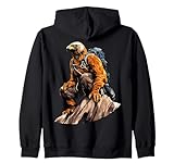 Ces aigles amusants sont de vrais alpinistes et aiment faire de l'alpinisme et de la randonnée. Les aigles intelligents sont souvent en randonnée dans les montagnes.