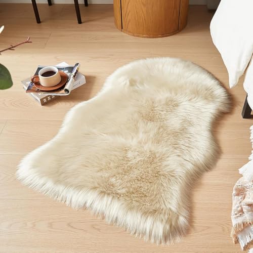 JXLOULAN Faux Schaffell Teppich Beige 50x80 cm, Weicher Flauschiger Longhair Fell Lammfellimitat Teppich für Wohnzimmer Deko Stühle Sofa Schlafzimmer