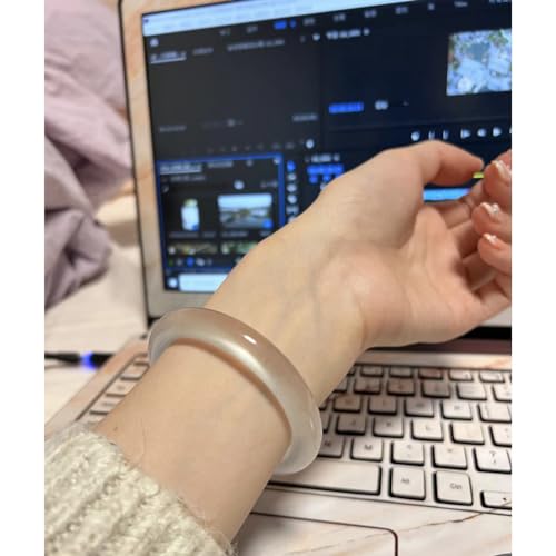 Bracelet en jade blanc clair de lune d'une finition remarquable