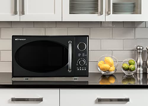 Emerson Radio .9 Cu Ft Digital Microwave Oven, Grill Function, 1,000 Watt, Retro & Chrome, 8 Pre-Programmed Settings, Express & Defrost, Chrome Handle & Control Buttons, Timer & Led Display #TOP2