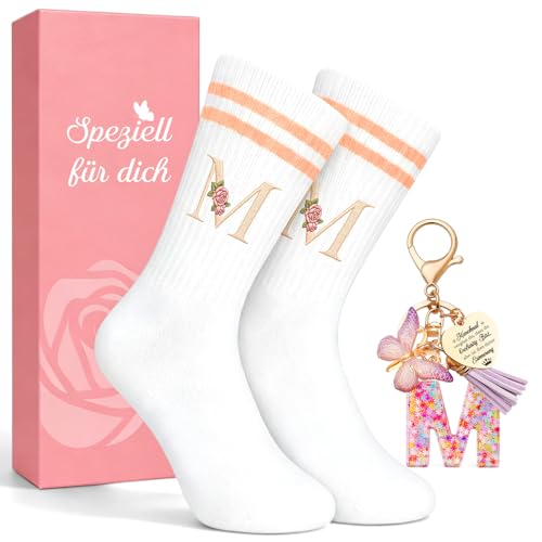 TUZELIYA M Personalisierte Geschenke für Frauen Stickerei Socken Buchstabe mit Schlüsselanhänger Schmetterling - Geburtstagsgeschenke für Frauen Geschenkset für Geburtstag Jahrstag Weihnachten