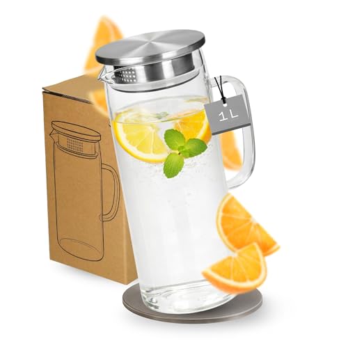 Glaskaraffe mit Deckel 1 Liter aus Borosilikatglas - Wasserkaraffe mit feiner Filterung dank Sieb - stilvolle Karaffe für Wasser, Fruchtwasser und Eistee im Alltag und Büro, Farbe:transparent