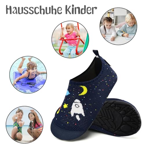 Kyopp Hausschuhe Kinder Junge Mädchen Pantoffeln Rutschfest Barfussschuhe Kindergarten Slippers für Atmungsaktive Weich Lauflernschuhe Kleinkinder Schuhe(Marineblau-Kosmisch 28/29EU)