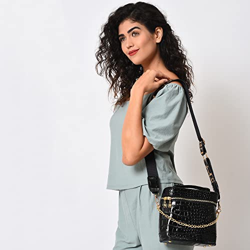 Image of Haute Sauce Textured Zip Lock Hand Bag with Chain Strap (AZ HSHB1050)
