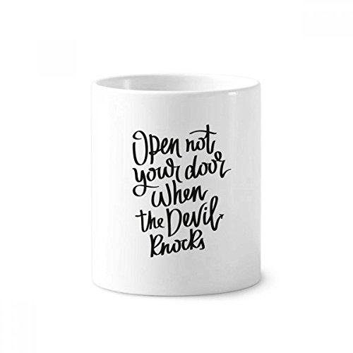 Cadeau original avec cette tasse blanche en céramique de 9.6cm de hauteur