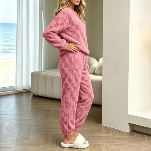 Piuwrlz Women's Checkerboard Fleece Pajama Set Plush - image 7