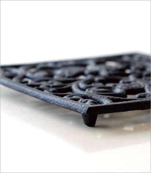 Amazon｜鍋敷き 鋳物 鉄 おしゃれ アンティーク ブラック 足付き