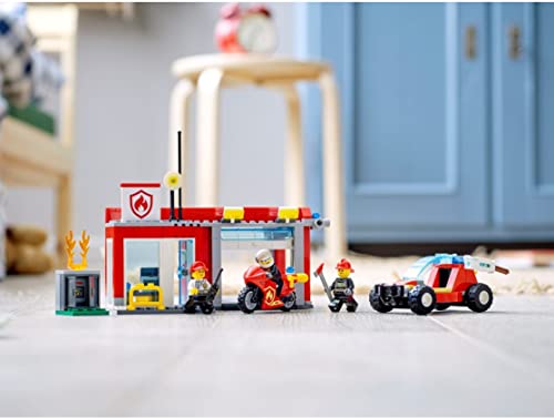 LEGO City 77943 Feuerwehrstation Starterset UK Exklusiv mit 3 Minifiguren 239 Teile ab 9 Jahren – Bild 7